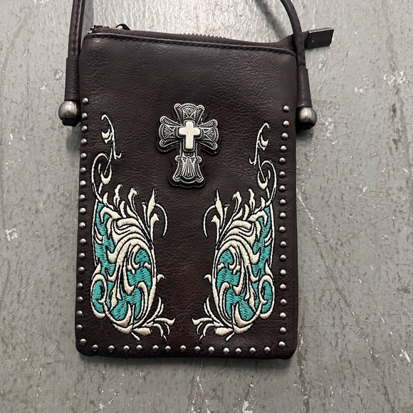 American Bling Western Leather Embossed Turquoise Cross Studded Crossbody Bag - Picture 3 of 8